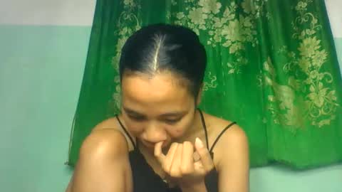 Snapshot of mirah881 chatting on 06/08/26, 06:03 mirah881 online show from 06/08/26, 06:03