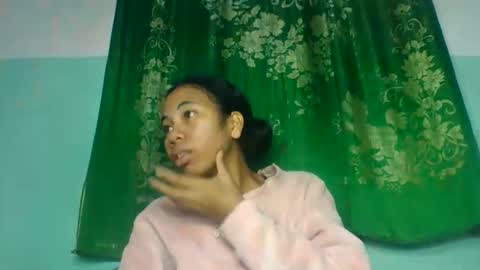 Snapshot of mirah881 chatting on 06/10/26, 06:23 mirah881 online show from 06/10/26, 06:23