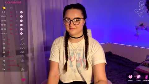 Snapshot of miraluccian chatting on 09/21/25, 07:59 miraluccian online show from 09/21/25, 07:59