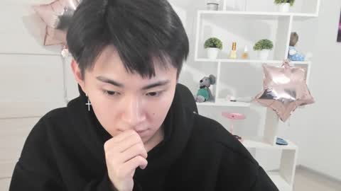 Snapshot of miram_yoo chatting on 12/11/24, 12:12              online show from 12/11/24, 12:12