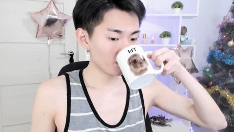 Snapshot of miram_yoo chatting on 12/17/24, 07:15              online show from 12/17/24, 07:15