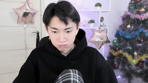 Snapshot of miram_yoo chatting on 12/18/24, 03:37              online show from 12/18/24, 03:37