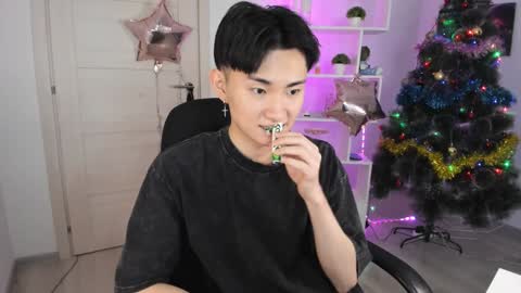 Snapshot of miram_yoo chatting on 12/26/24, 03:38              online show from 12/26/24, 03:38