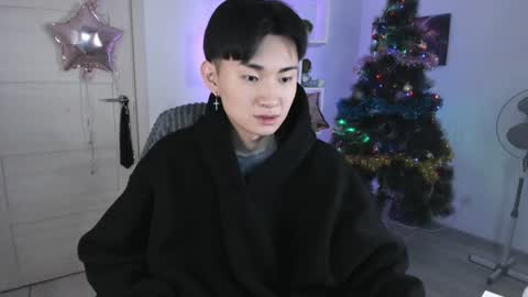 Snapshot of miram_yoo chatting on 12/30/24, 08:15              online show from 12/30/24, 08:15