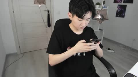Snapshot of miram_yoo chatting on 01/22/25, 01:42              online show from 01/22/25, 01:42