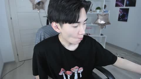 Snapshot of miram_yoo chatting on 01/25/25, 10:40              online show from 01/25/25, 10:40