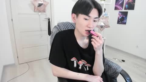 Snapshot of miram_yoo chatting on 03/09/25, 04:16              online show from 03/09/25, 04:16