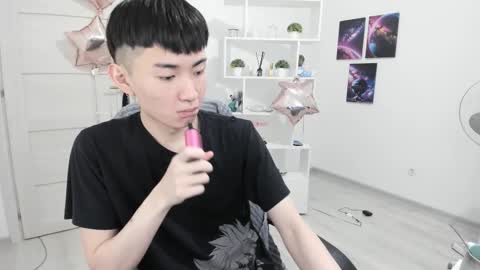 Snapshot of miram_yoo chatting on 03/12/25, 02:30              online show from 03/12/25, 02:30