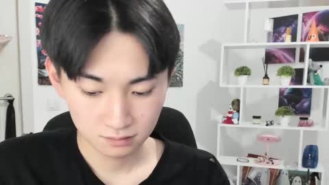 Snapshot of miram_yoo chatting on 10/18/25, 03:53              online show from 10/18/25, 03:53
