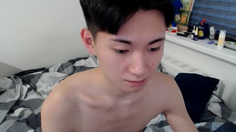 Snapshot of miram_yoo chatting on 10/25/25, 07:05              online show from 10/25/25, 07:05