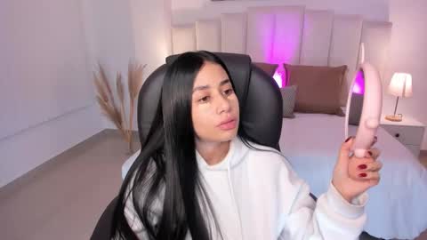 Snapshot of miranda_crawfor chatting on 11/25/25, 12:16 miranda_crawfor online show from 11/25/25, 12:16