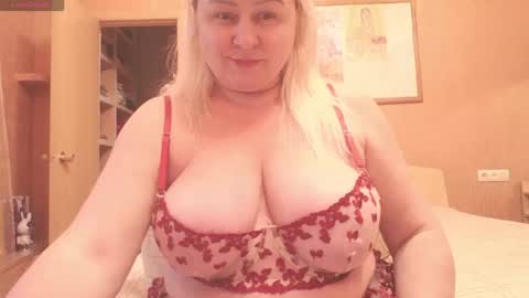 Snapshot of miranda_robinson chatting on 05/17/26, 02:35 Miranda online show from 05/17/26, 02:35