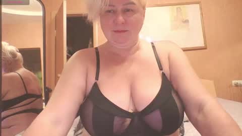 Snapshot of miranda_robinson chatting on 06/07/26, 03:27 Miranda online show from 06/07/26, 03:27