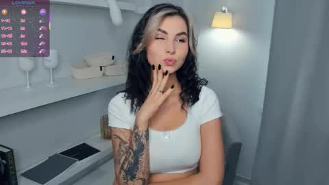 Snapshot of mirandabettman chatting on 11/20/25, 07:19 My name is Adele online show from 11/20/25, 07:19