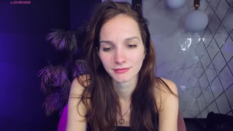 Snapshot of mirandaglow chatting on 12/05/24, 12:00 Miranda online show from 12/05/24, 12:00