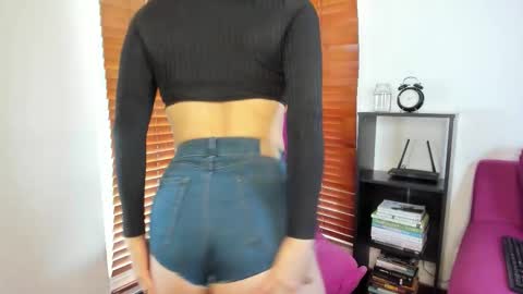 Snapshot of mirandasultry chatting on 11/04/25, 03:33 miranda online show from 11/04/25, 03:33