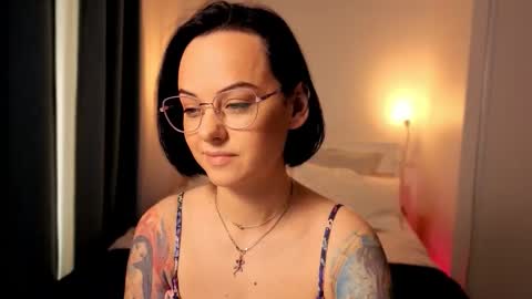 Snapshot of miraskyy chatting on 09/22/25, 01:02 MiraSkyy online show from 09/22/25, 01:02