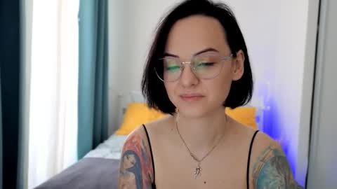 Snapshot of miraskyy chatting on 10/01/25, 09:26 MiraSkyy online show from 10/01/25, 09:26