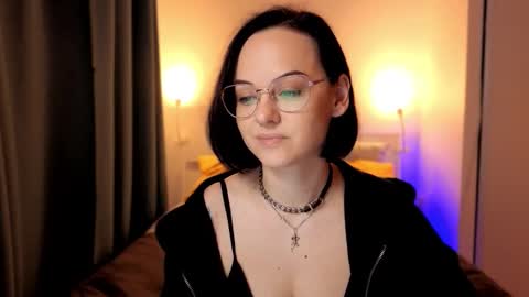 Snapshot of miraskyy chatting on 10/23/25, 04:28 MiraSkyy online show from 10/23/25, 04:28