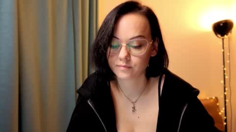 Snapshot of miraskyy chatting on 11/05/25, 04:29 MiraSkyy online show from 11/05/25, 04:29