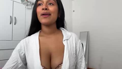Snapshot of mirella_beck chatting on 10/28/25, 05:26 Mirella online show from 10/28/25, 05:26