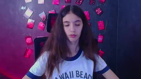 Snapshot of miri_miss chatting on 11/28/25, 12:19 Miri online show from 11/28/25, 12:19