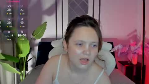 Snapshot of mirra_kiss chatting on 06/12/26, 02:32 Mirra online show from 06/12/26, 02:32