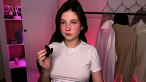 Snapshot of mirrameow chatting on 02/08/25, 02:26 Mira online show from 02/08/25, 02:26