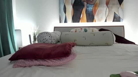 Snapshot of mis_eva chatting on 11/24/25, 07:13 Eva online show from 11/24/25, 07:13