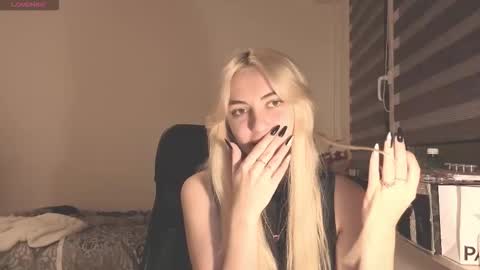 misa_0 online show from 11/01/25, 07:27