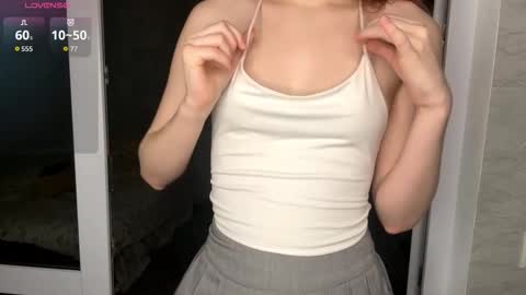 Snapshot of mishahartwigsen chatting on 11/17/25, 05:19 Molly online show from 11/17/25, 05:19