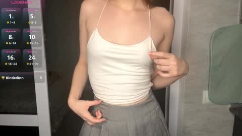 Snapshot of mishahartwigsen chatting on 11/18/25, 05:28 Molly online show from 11/18/25, 05:28