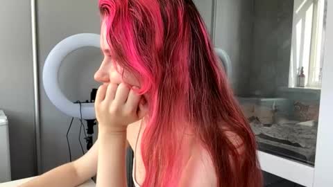 Snapshot of mishahartwigsen chatting on 11/27/25, 11:12 Molly online show from 11/27/25, 11:12