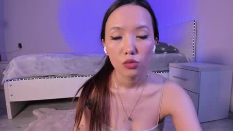 Mishel online show from 03/12/25, 03:40