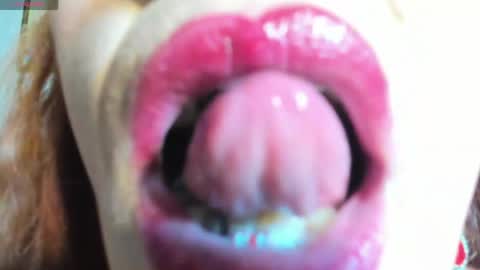 Snapshot of mishell_bons4 chatting on 05/29/26, 01:47 Mishell Bons online show from 05/29/26, 01:47