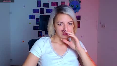 Snapshot of mishelle_blondie chatting on 11/30/25, 07:45 Mishelle online show from 11/30/25, 07:45