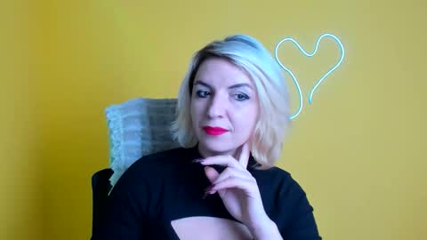 Snapshot of mishelle_blondie chatting on 12/03/25, 08:07 Mishelle online show from 12/03/25, 08:07