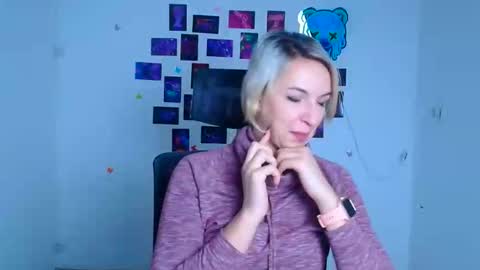 Snapshot of mishelle_blondie chatting on 12/14/25, 12:32 Mishelle online show from 12/14/25, 12:32