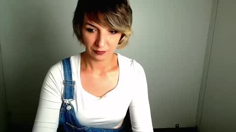 Snapshot of mishelle_blondie chatting on 06/19/26, 02:54 Mishelle online show from 06/19/26, 02:54