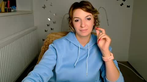Snapshot of mishelle_blondie chatting on 07/08/26, 05:01 Mishelle online show from 07/08/26, 05:01
