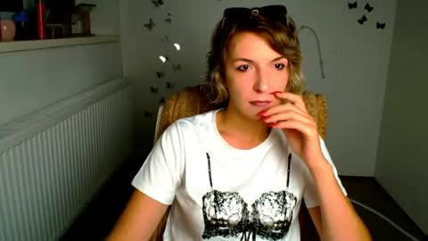 Snapshot of mishelle_blondie chatting on 07/12/26, 05:42 Mishelle online show from 07/12/26, 05:42