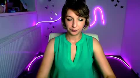 Snapshot of mishelle_blondie chatting on 07/16/26, 05:46 Mishelle online show from 07/16/26, 05:46