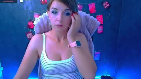 Snapshot of mishelle_blondie chatting on 07/18/26, 04:11 Mishelle online show from 07/18/26, 04:11