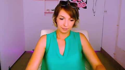 Snapshot of mishelle_blondie chatting on 07/22/26, 11:24 Mishelle online show from 07/22/26, 11:24