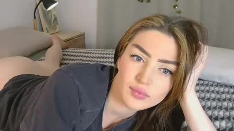 Snapshot of mishymoon chatting on 09/28/25, 12:32 Elora online show from 09/28/25, 12:32