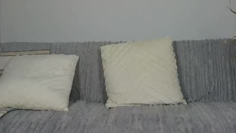 Snapshot of mishymoon chatting on 10/25/25, 12:23 Elora online show from 10/25/25, 12:23