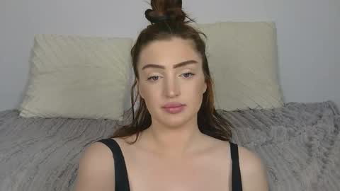 Snapshot of mishymoon chatting on 12/05/25, 08:34 Elora online show from 12/05/25, 08:34