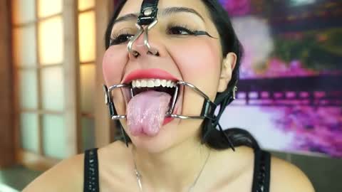 Snapshot of miss__anastasia chatting on 11/21/25, 11:09 Anastisia online show from 11/21/25, 11:09