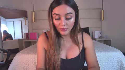 miss__ary_ online show from 05/26/26, 12:01