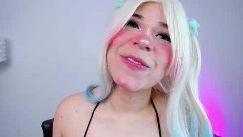 Snapshot of miss__daphne chatting on 10/23/25, 06:17 Daphne online show from 10/23/25, 06:17